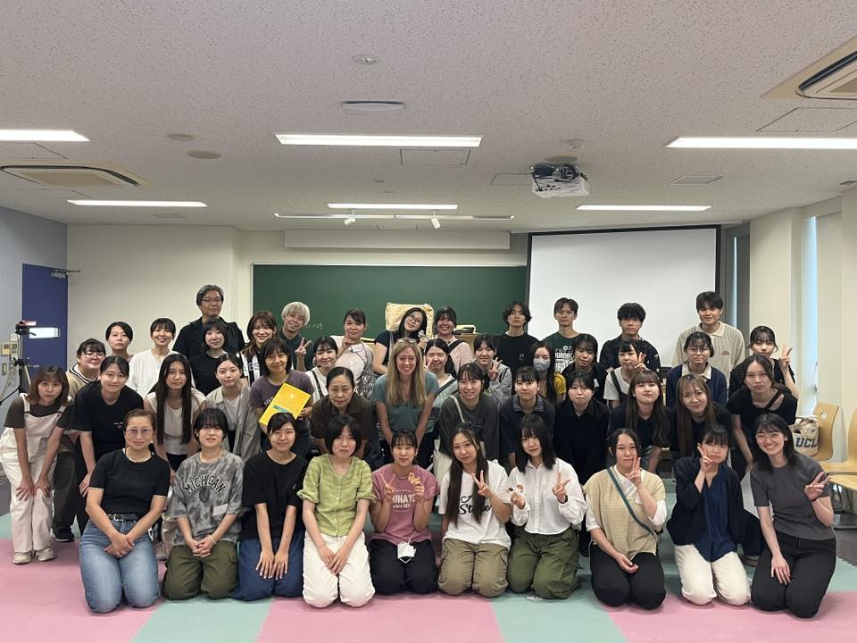 Sandy, VTS in rehabilitation, with a class of veterinary technician students at a teaching program in Japan